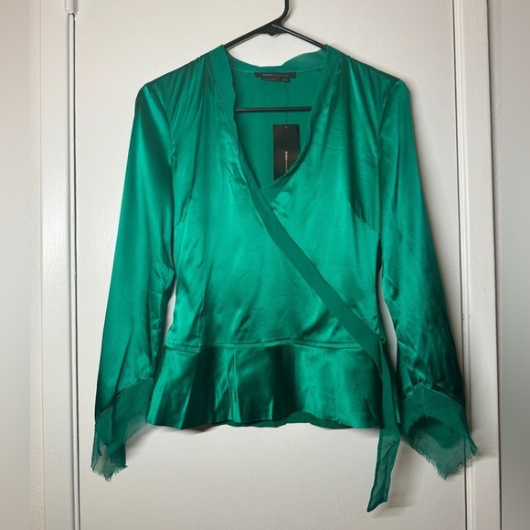 NWT BCBGMaxAzria Silk Blend Kelly Green Long Sleeve Surplice Faux Wrap Blouse XS - Picture 1 of 15